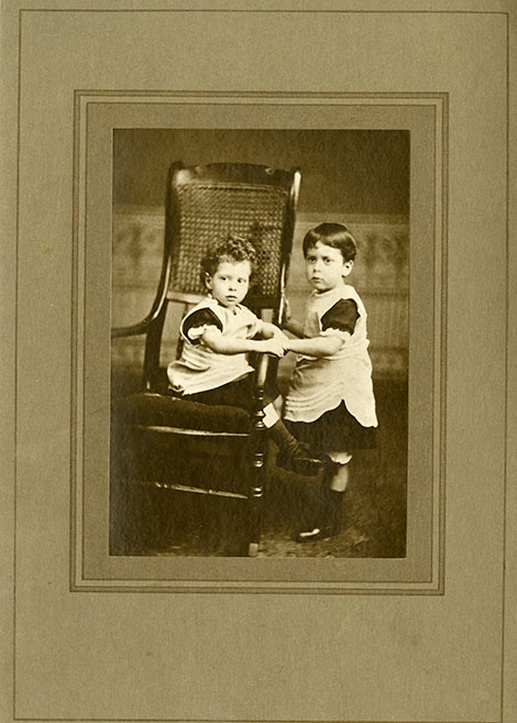 Graham (right aged about 3, with his brother Gower