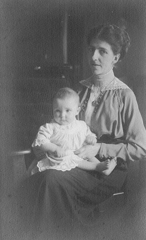 Edith with Josie in 1914