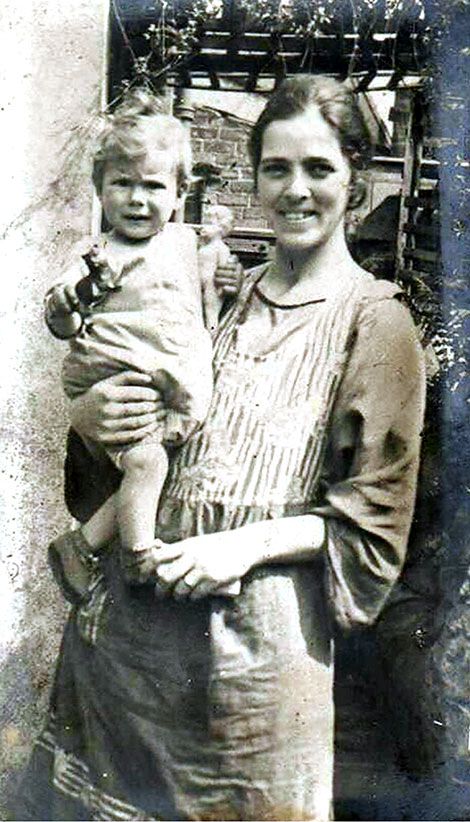 Amy with Margaret in 1928