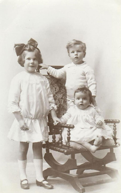 The Lock children in 1917: Alison (6.5 yrs), Alan (2.5 yrs), Stanley Robert (10.5 mths)