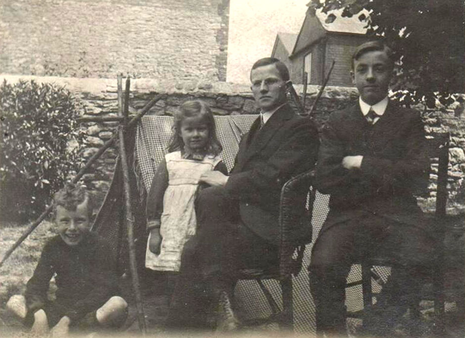 Alfred Quinton Barton (centre) with two others