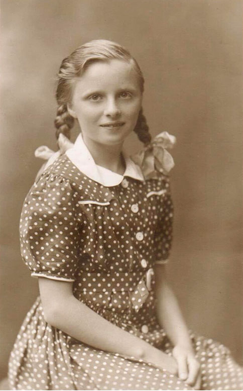Ann Silvester (1928-date) in 1939, the daughter of Bert & Lyn and niece to Stewart and Rosalie.
