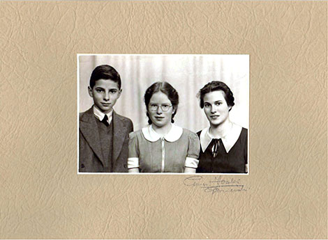 Margaret (centre) in 1941 with Richard and Helen